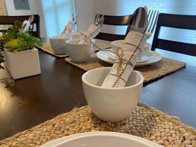 Foto del edificio - Furnished 3 Bedroom 2 bath TownHome