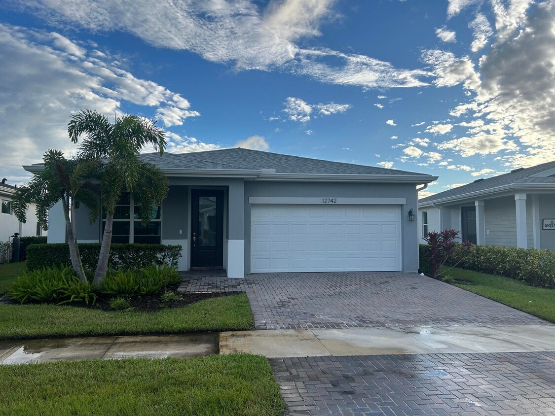 Foto principal - 12742 SW Phoenix Dr