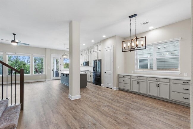 Building Photo - 1046 Hazy Hills Loop