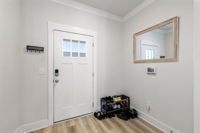 Building Photo - 127 Shallons Dr