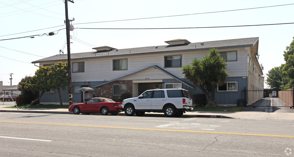 Building Photo - Tyler Ave Apartments