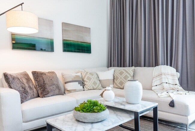 Building Photo - 2721 Hallandale Beach Blvd