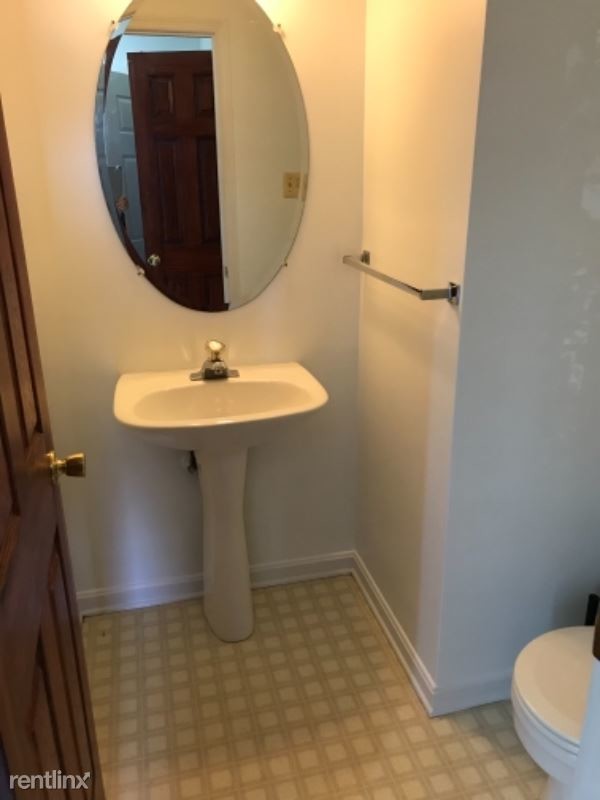 Building Photo - 3 br, 4 bath Townhome - 333 Butonwoods Road