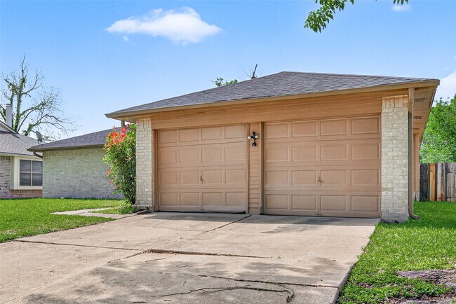 Foto del edificio - 2310 Woodwind Dr
