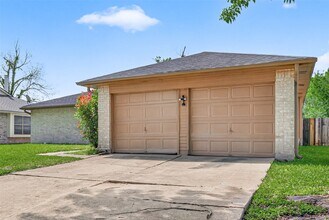 Building Photo - 2310 Woodwind Dr