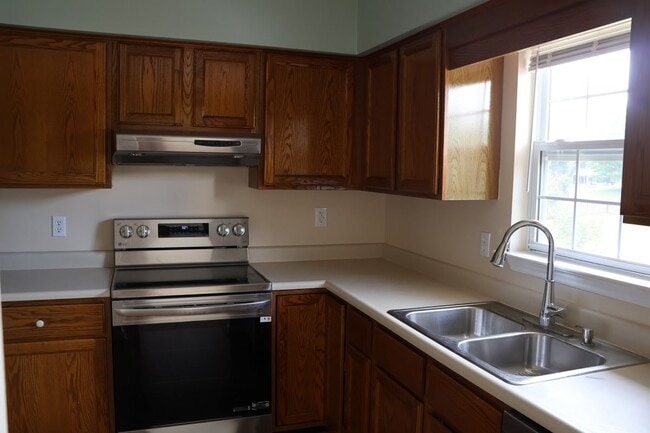 Building Photo - 37 Gala Dr