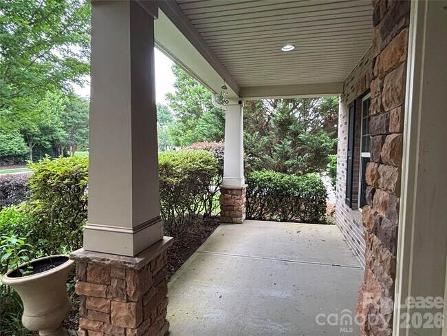 Building Photo - 8811 Tamarron Dr