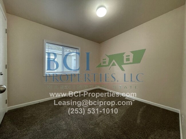 Building Photo - 3 BEDROOM, 2 BATH AVAILABLE $1795.00