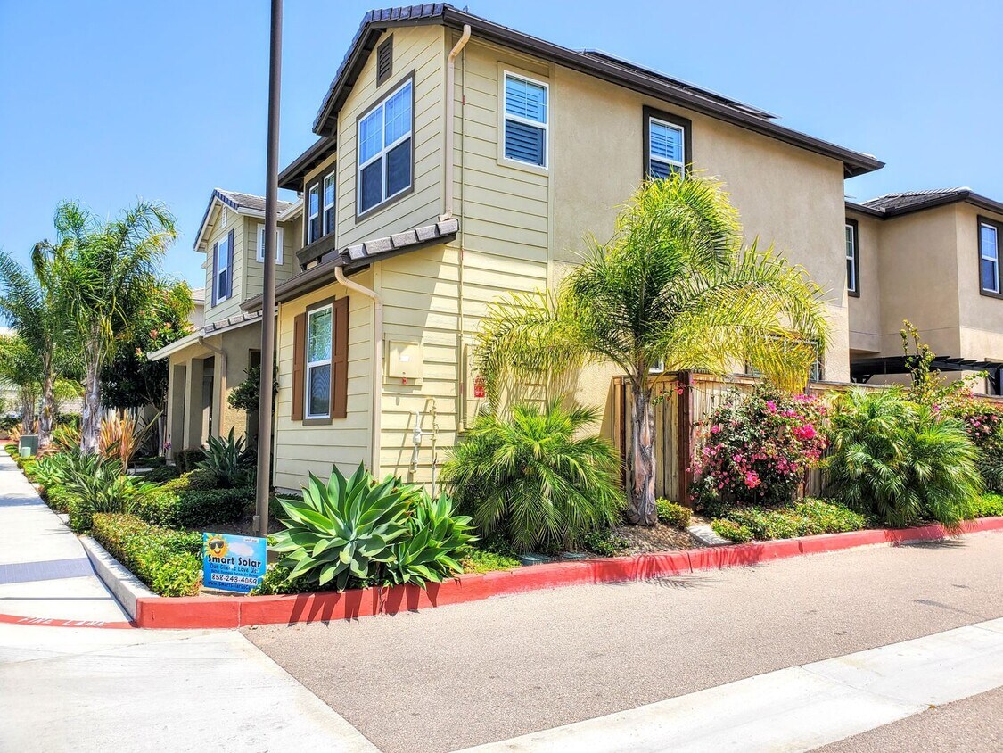 Primary Photo - Gorgeous Home- Lots of Upgrades