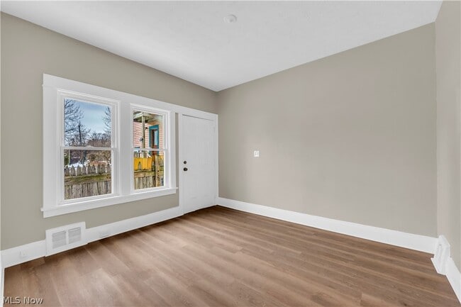 Foto del edificio - 9409 Denison Ave