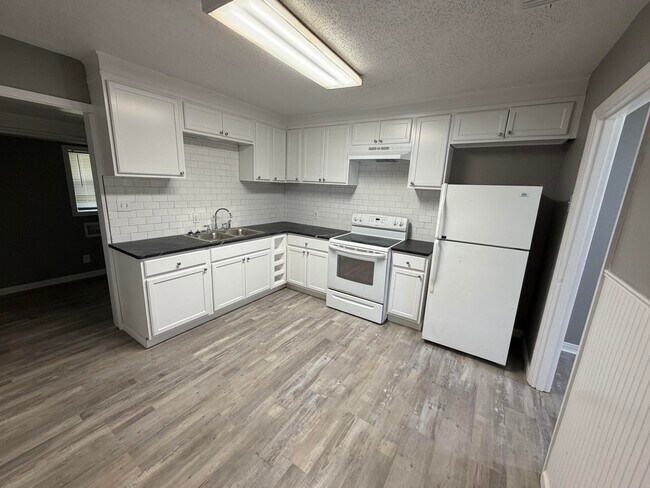 Building Photo - 3511 33rd St