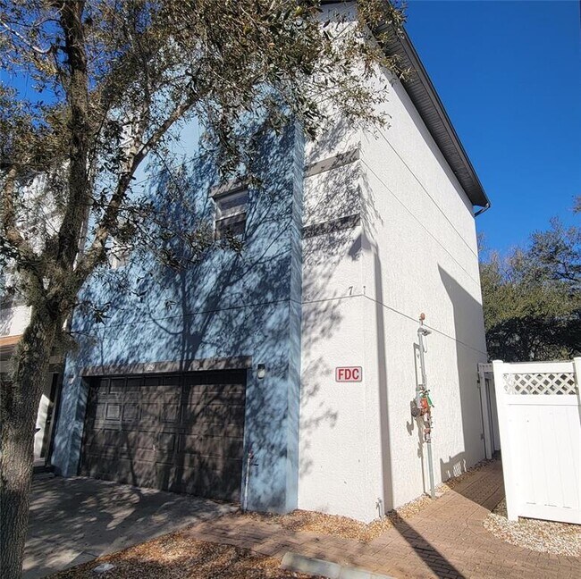 Foto del edificio - 6054 Gibson Ave