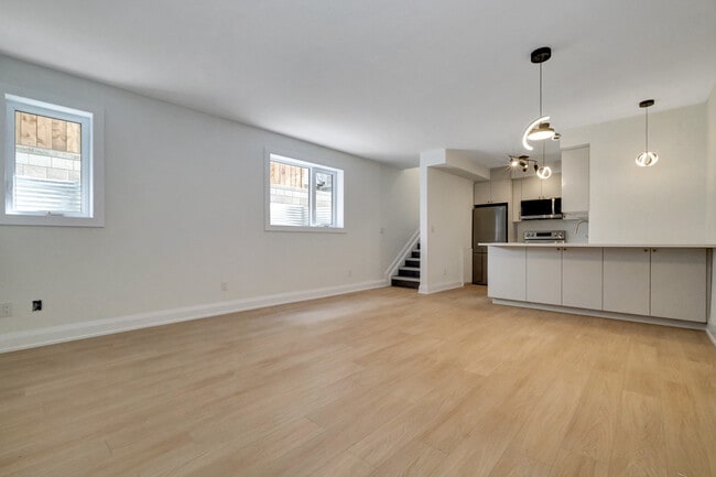 Building Photo - 533 Broadhead Av