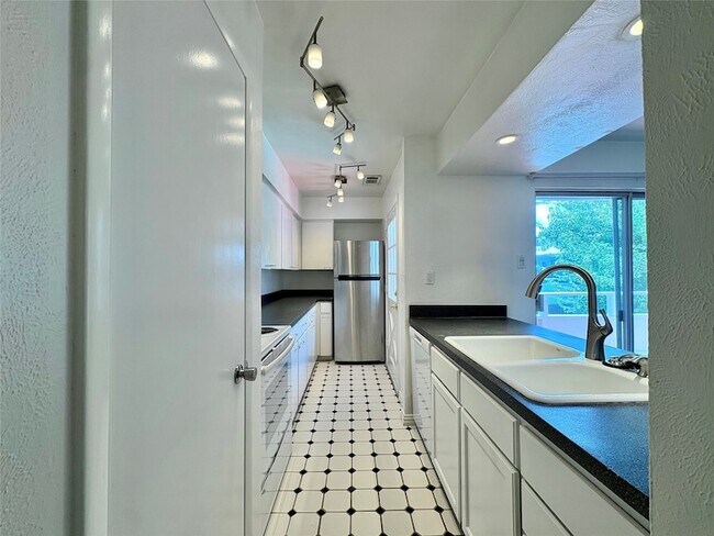 Foto del edificio - 4347 Dickason Ave