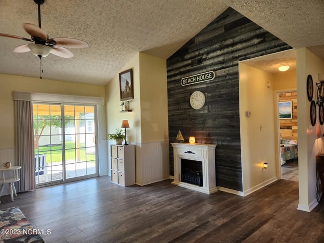 Foto del edificio - 105 Huntmaster Ct