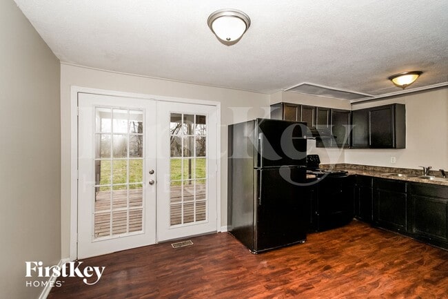 Building Photo - 1733 Mutz Dr