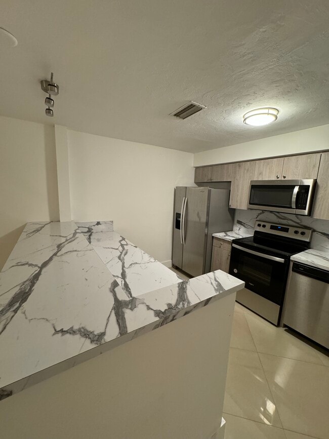 Building Photo - 5204 Coronado Pky