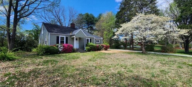 Building Photo - 234 S Peace Haven Rd