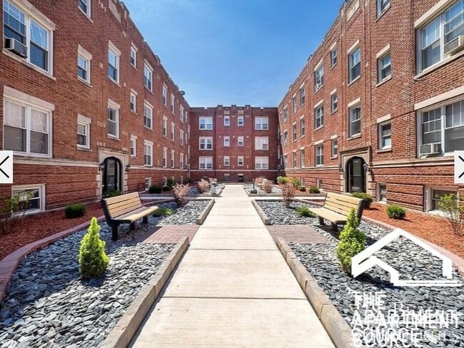 Building Photo - 953 W Cornelia Ave