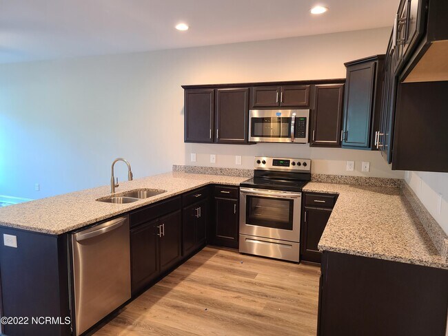 Building Photo - 350 S Stingray Ln