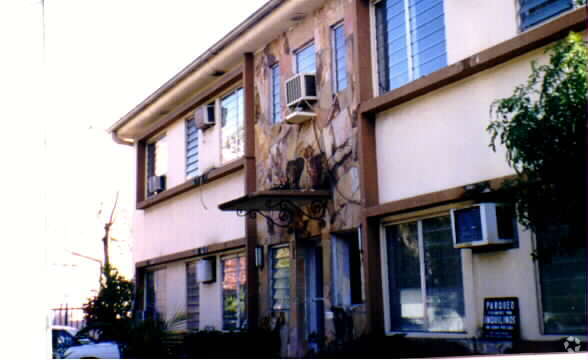 Building Photo - 2330 Coral Way