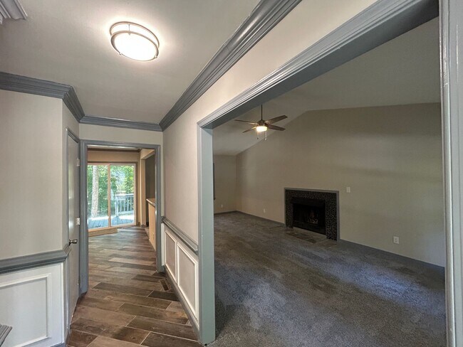 Foto del edificio - Spacious 3-Bedroom Midlothian Home with Co...