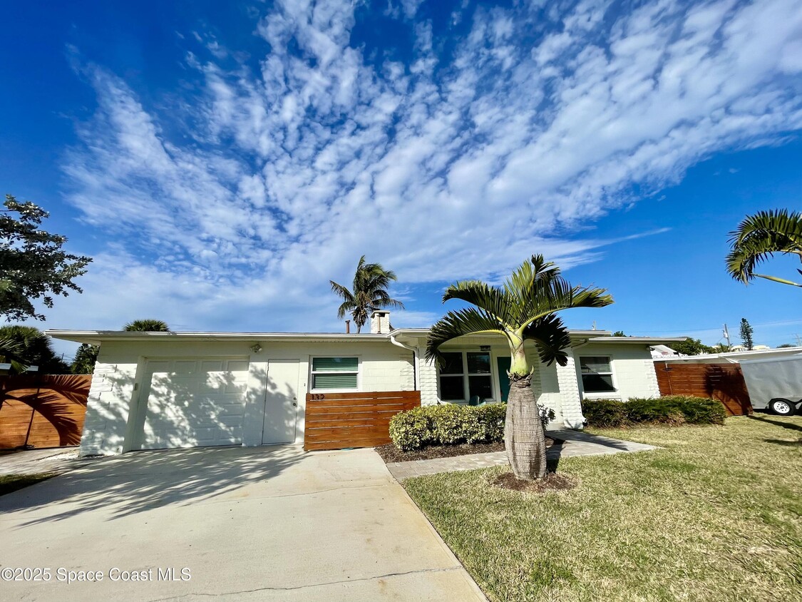 Primary Photo - 132 E Gadsden Ln