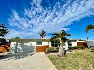 Building Photo - 132 E Gadsden Ln