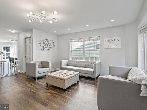 Foto del edificio - 232 Parker Ave