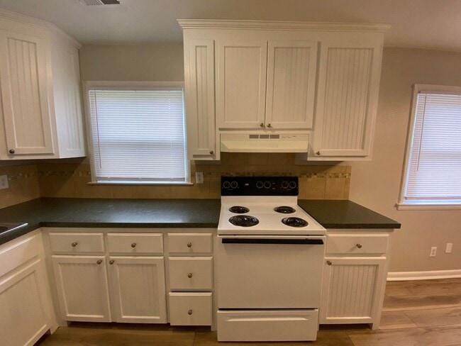 Foto del edificio - Introducing our charming home in the desirable Chesapeake "ASK ABOUT OUR ZERO DEPOSIT"