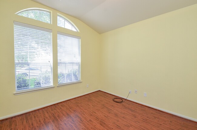 Foto del edificio - 20110 Goss Hollow Ln