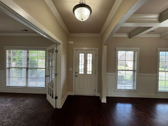 Foto del edificio - Home in Tech Corridor/Research Park with FENCED YARD and BONUS ROOMS