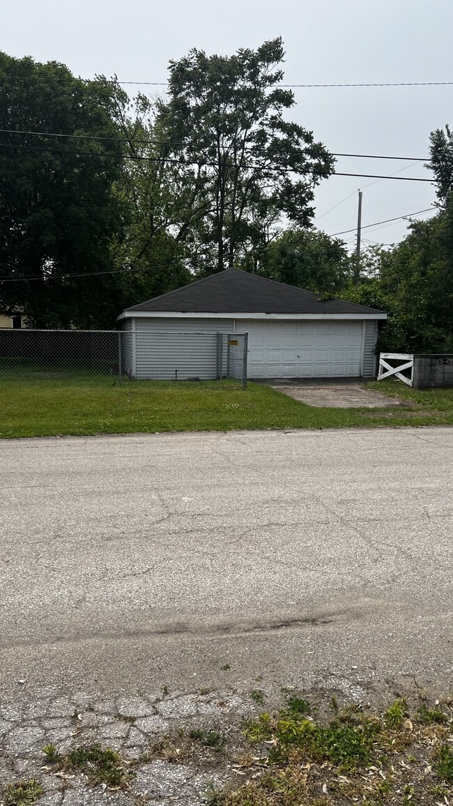 Building Photo - 1300 Lane St