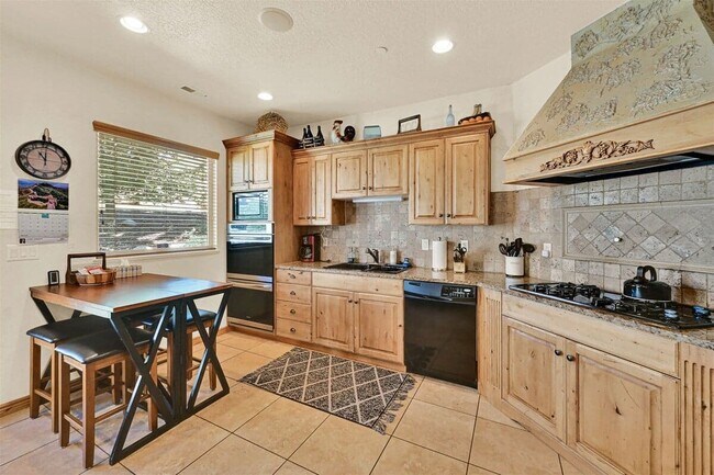 Foto del edificio - 5176 Fairview Loop