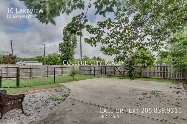 Building Photo - 10 Lakeview