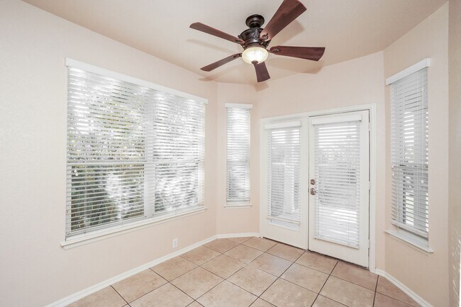 Building Photo - 5 Bedroom in Lakeside at Canyon Springs!