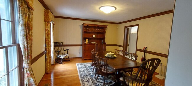 Foto del edificio - BEAUTIFUL FULLY FURNISHED HOME IN LAKE SHORES