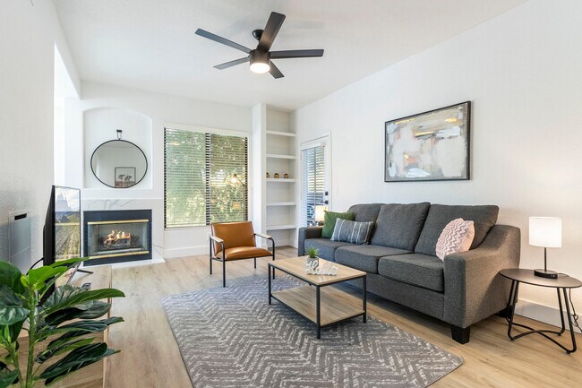 Building Photo - 15608 N 71st St