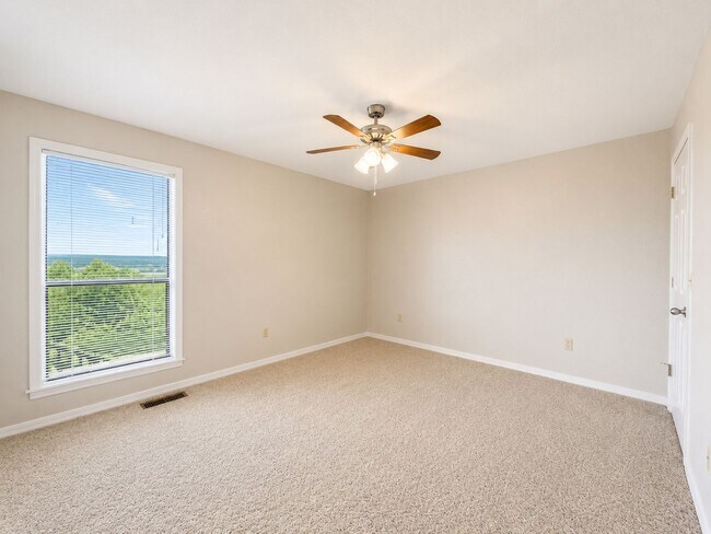 Foto del edificio - 2 Bed/ 2 Bath • Overlooking the White River in Southside