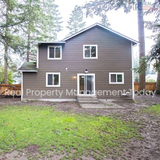 Foto del edificio - $250 MOVE IN SPECIAL!! Charming 3 Bedroom 2.5 Bath House in Yelm!