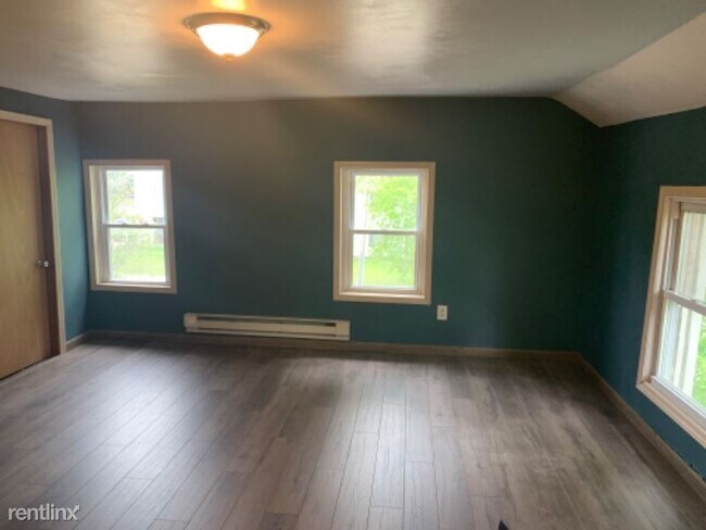 Building Photo - 2 br, 1 bath Apartment - 1115 E Racine St