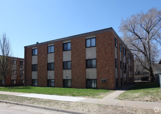 Building Photo - 744 Polk St NE