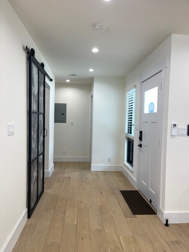 Foto del edificio - 819 16th Ave