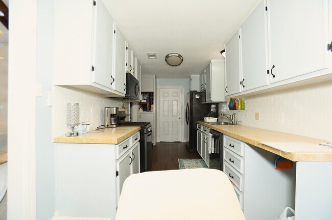 Foto del edificio - 354 S Amherst Dr