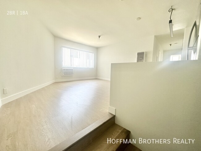 Building Photo - 1811 Tamarind Ave Los Angeles, CA 90028