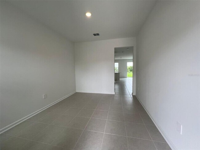 Building Photo - 3066 Chantilly Dr