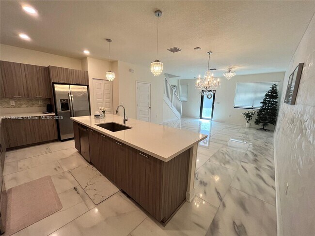 Foto del edificio - 4745 NW 83rd Pky
