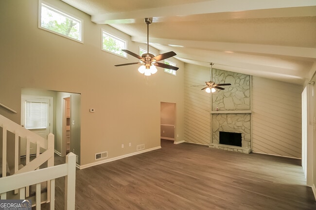 Foto del edificio - 6862 Red Maple Dr