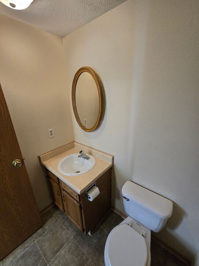 Foto del edificio - Three bedroom home in Franklin Square