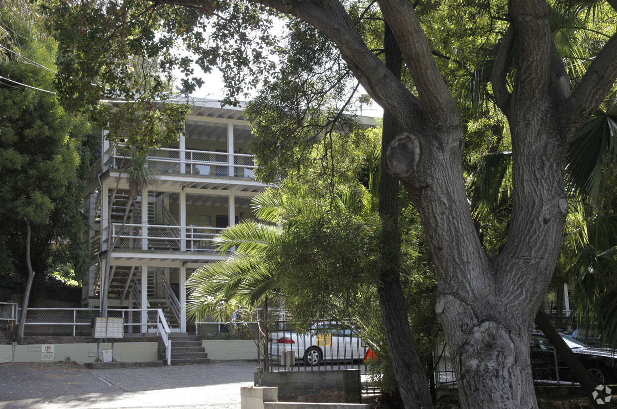 Foto del edificio - 3000 Richmond Blvd